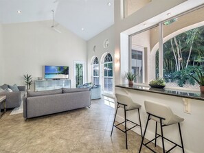 House (Casa Captiva) | 5 bedrooms, iron/ironing board, free WiFi, bed sheets