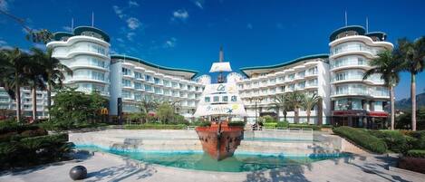 Indoor pool, outdoor pool