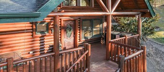 Dog friendly/Cabin/Private Hot Tub,  Wears Valley/PF 10 Minutes to  Parkway.