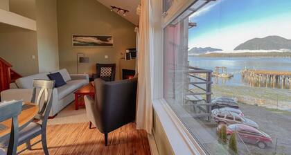 Fred Tibbs #20 I Ocean View I Downtown I Fireplace