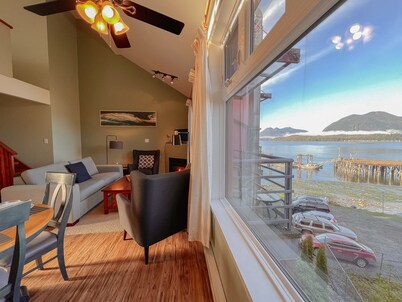 Fred Tibbs #20 I Ocean View I Downtown I Fireplace