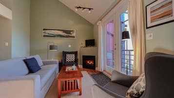 Smart TV y chimenea