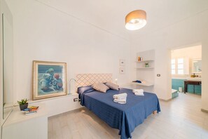 1 habitación, tabla de planchar con plancha y wifi 