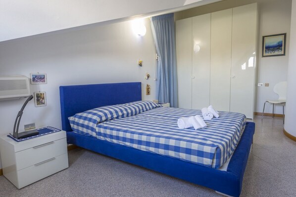 2 bedrooms, iron/ironing board