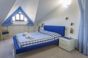 2 habitaciones y tabla de planchar con plancha 
