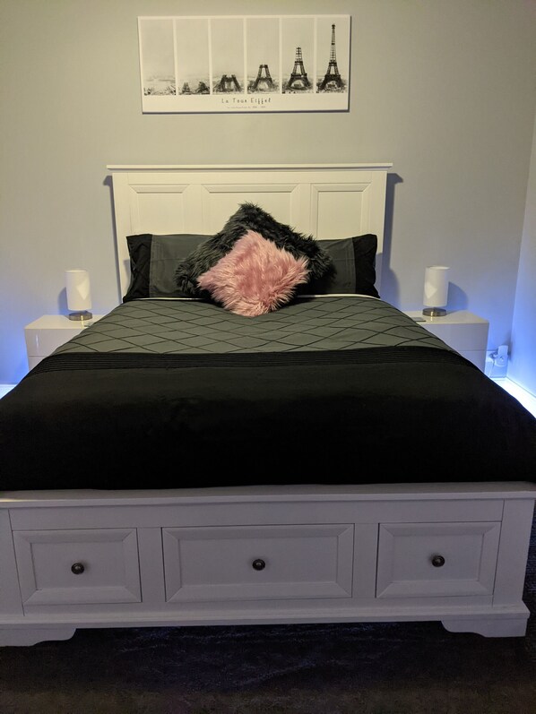 1 bedroom, in-room safe, desk, iron/ironing board