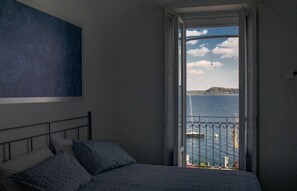 1 dormitori, planxa i posts de planxar, wifi i roba de llit 