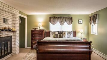 4 bedrooms, desk, iron/ironing board, free WiFi