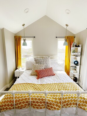 2 Schlafzimmer, Schreibtisch, Bügeleisen/Bügelbrett, Reisekinderbett