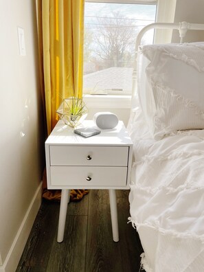 2 bedrooms, desk, iron/ironing board, travel crib