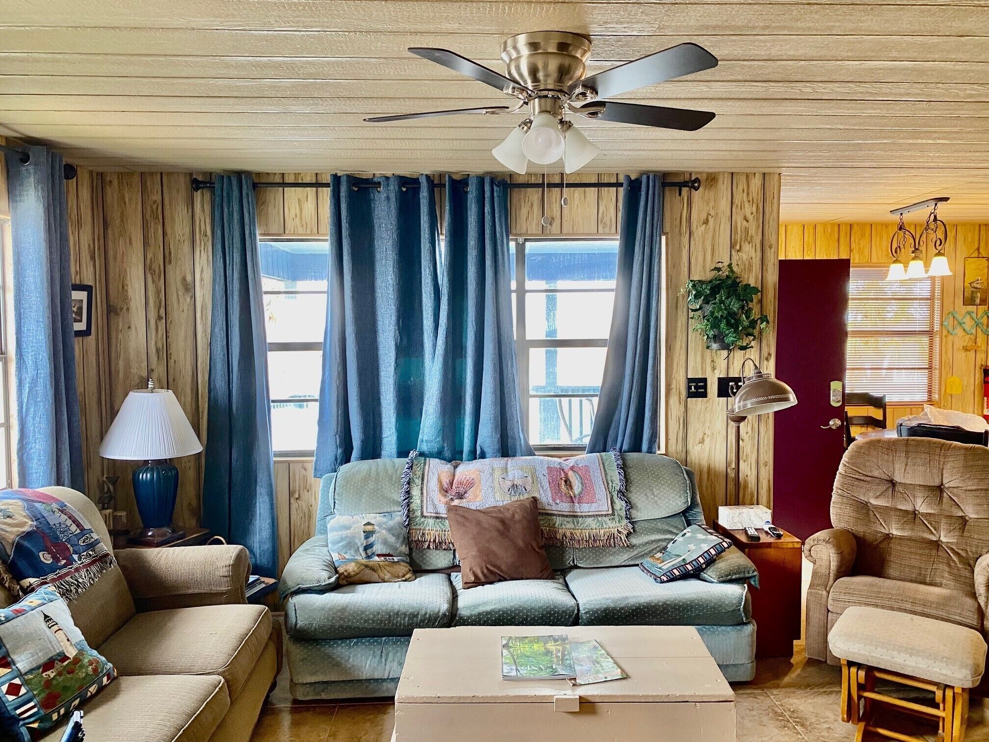 Family House, Private Bathroom, River View (River Retreat) | Interior