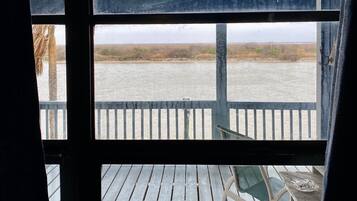 Rumah Keluarga, kamar mandi pribadi, pemandangan sungai (River Retreat) | Interior