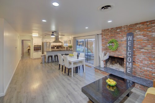 Spacious Hot Tub House w Cal King Beds!