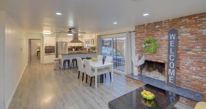 Spacious Hot Tub House w Cal King Beds!