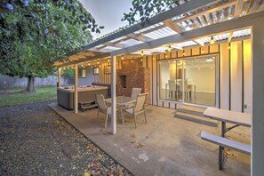Outdoor dining - Spacious Hot Tub House w Cal King Beds! (Chico)