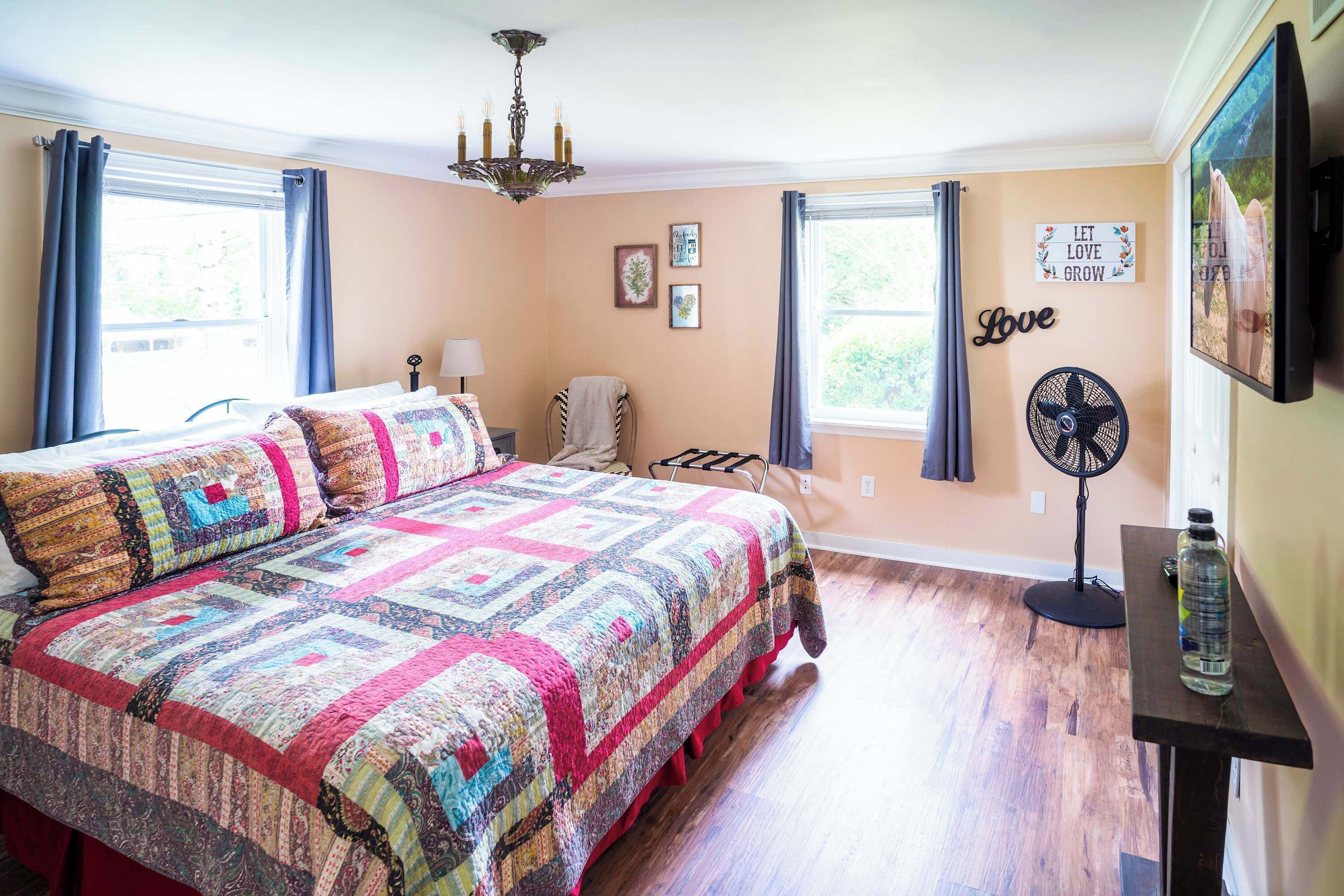 3 habitaciones, tabla de planchar con plancha, cuna de viaje y wifi 