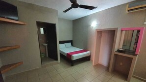 Basic Room | 1 bedroom, WiFi (free) - HOTEL MARIPOSA (Zihuatanejo)