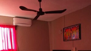Basic Room | 1 bedroom, WiFi (free) - HOTEL MARIPOSA (Zihuatanejo)
