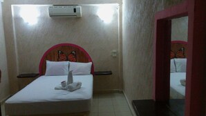 Basic Room | 1 bedroom, WiFi (free) - HOTEL MARIPOSA (Zihuatanejo)