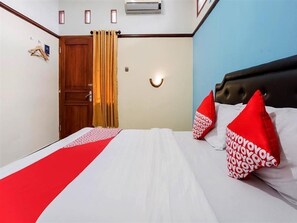 Room - OYO 3892 Athaya Guesthouse Syariah (Depok)