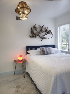 2 室のベッドルーム、アイロン / アイロン台、WiFi (無料)、ベッドシーツ