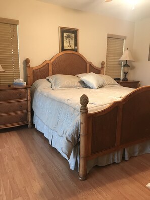 4 bedrooms, desk, iron/ironing board, free WiFi