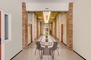 Dining - OYO 3170 Songo Residence (Semarang)