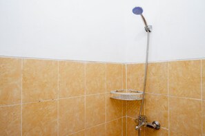 Bathroom - OYO 3170 Songo Residence (Semarang)