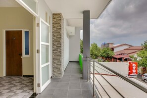 المنطقة المحيطة بالمنشأة