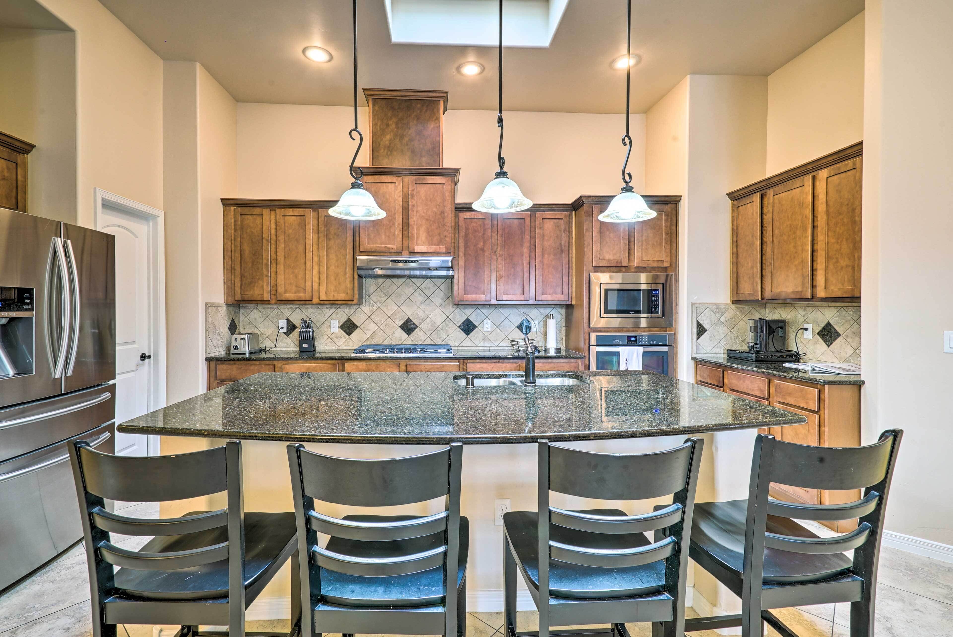 Family Retreat: 2 Blocks to Sonoma Golf Club!