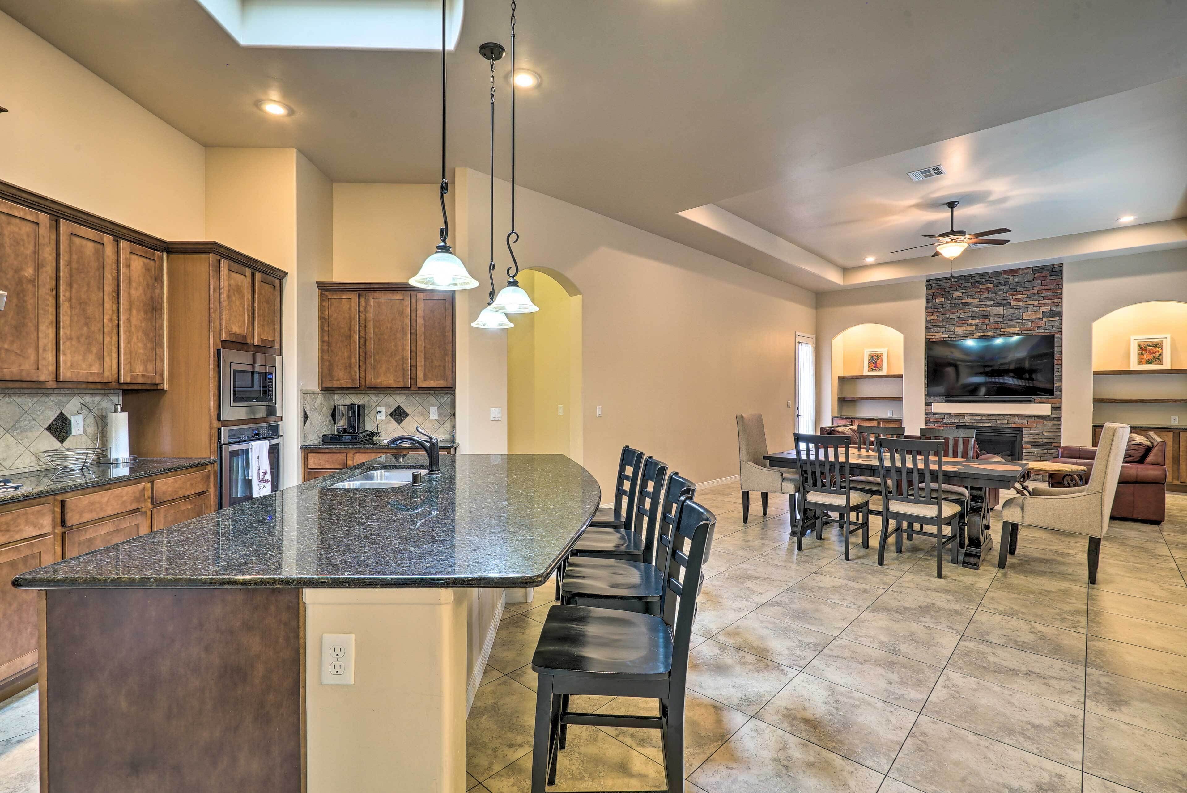 Family Retreat: 2 Blocks to Sonoma Golf Club!