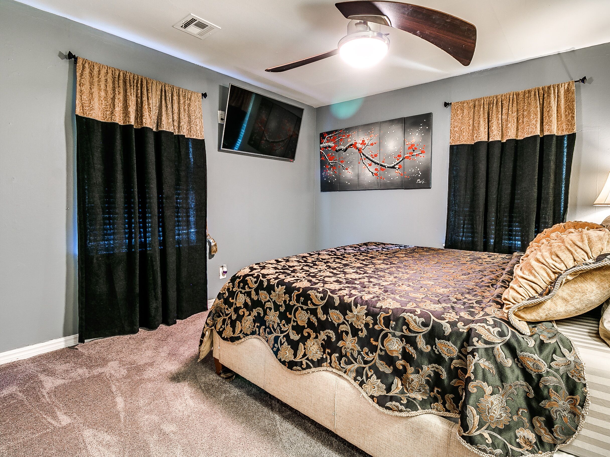 Perfect, Relaxing King bed Suits/ free parking