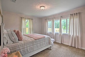 2 bedrooms, iron/ironing board, Internet, bed sheets