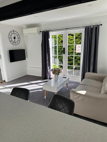 Lemon Tree Apartment Tawa