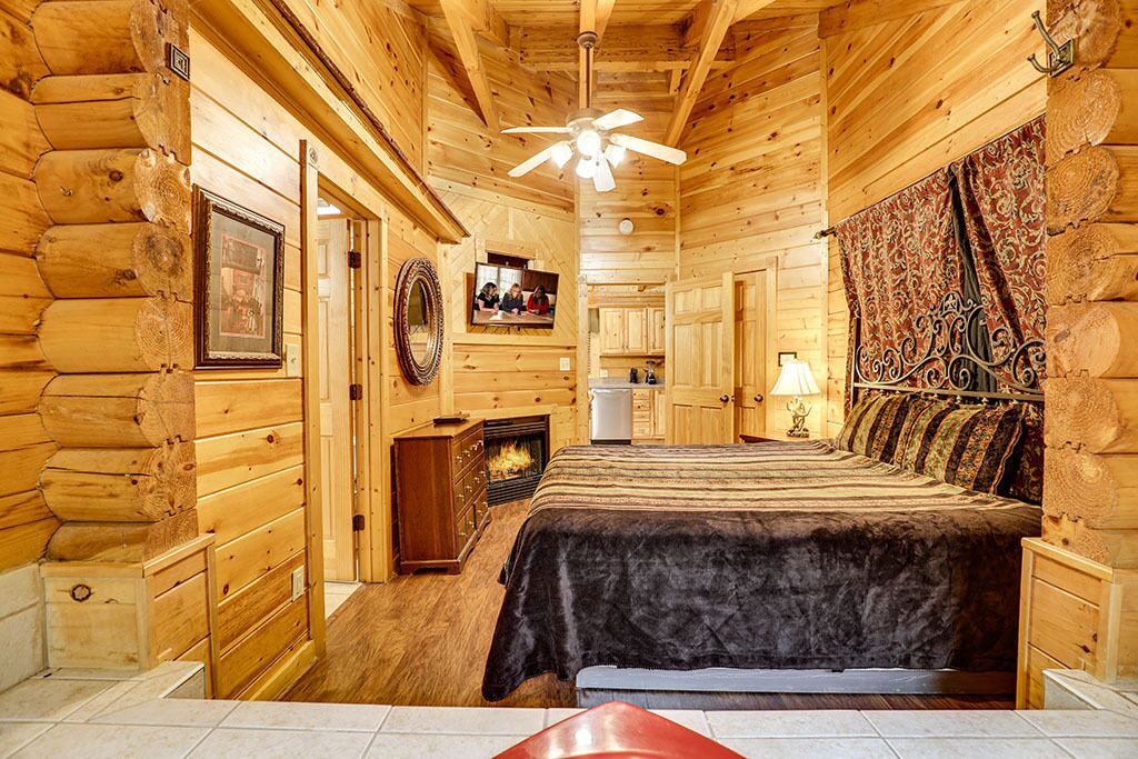 Gatlinburg - Almost Paradise - 1 Bedroom - Sleeps 4