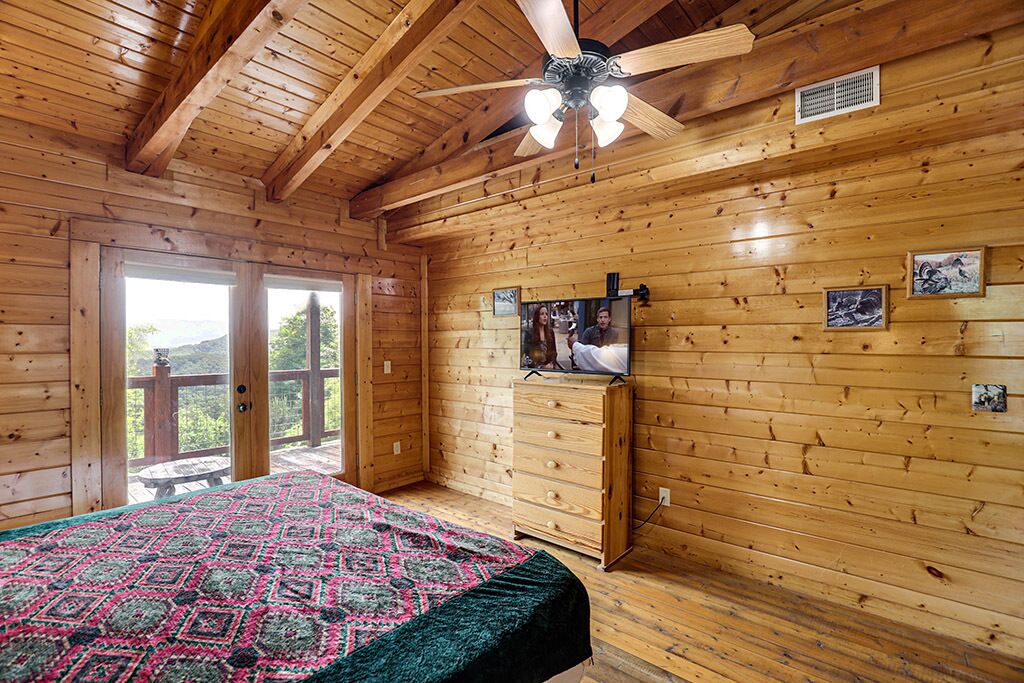 Pigeon Forge - Bluebirds Over The Valley - 8 Bedroom - Sleeps 26
