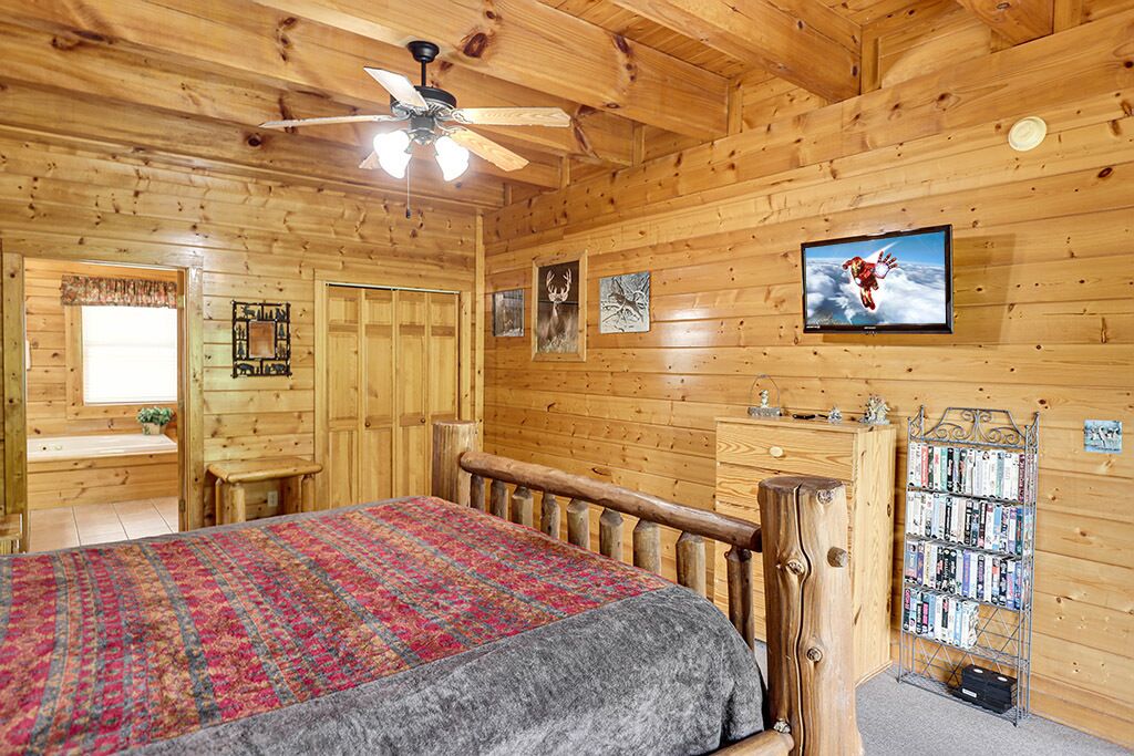 Pigeon Forge - Bluebirds Over The Valley - 8 Bedroom - Sleeps 26