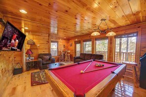 Televisio, takka, videopelejä