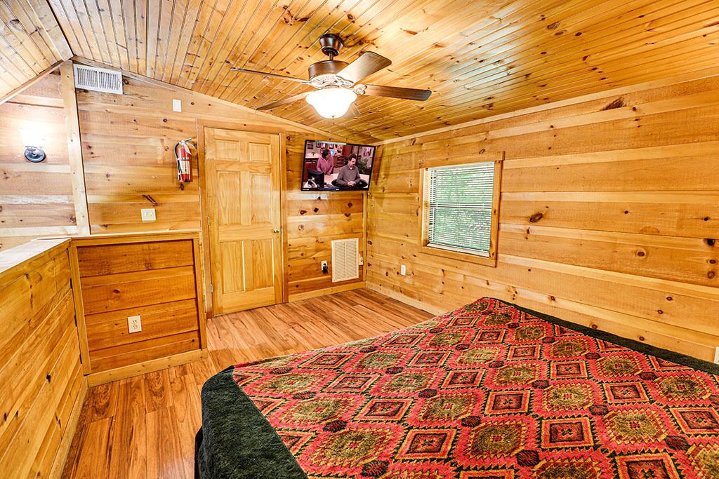 Pigeon Forge - Dolly's Hideaway - 2 Bedroom - Sleeps 7