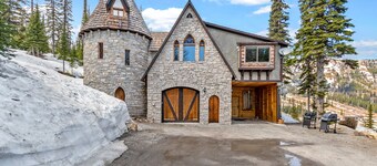 Dog-friendly mountain castle with a washer/dryer, private hot tub, & fireplace