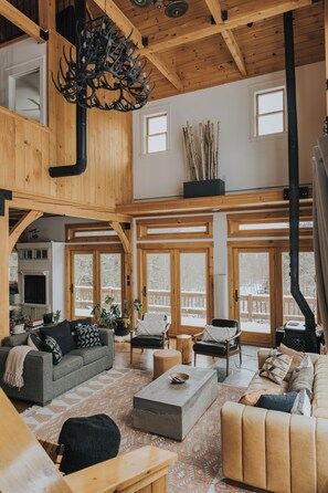 Smart TV, fireplace, stereo, offices