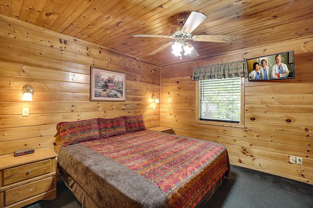 Pigeon Forge - In the Woods - 2 Bedroom - Sleeps 6