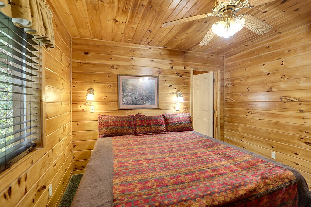 Pigeon Forge - In the Woods - 2 Bedroom - Sleeps 6