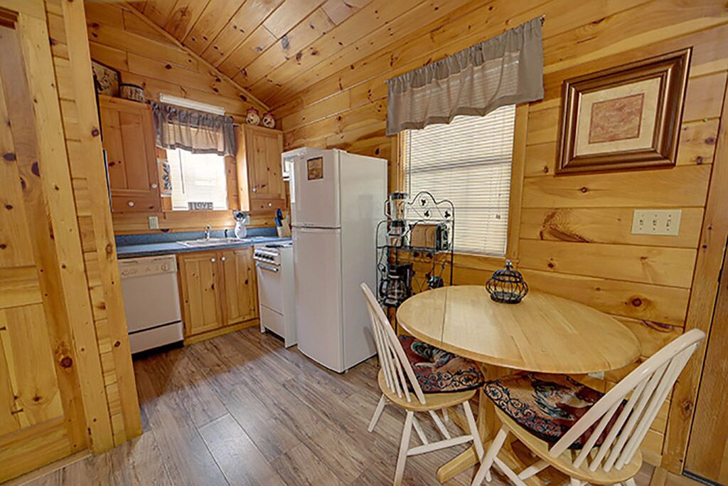 Pigeon Forge - Lil Smokey - 1 Bedroom - Sleeps 4