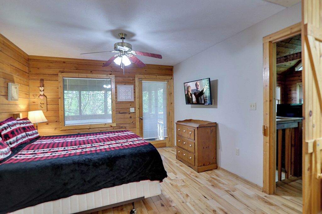 Pigeon Forge - Lofty Pines - 2 Bedroom - Sleeps 6