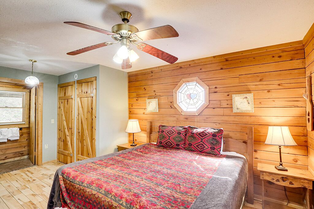 Pigeon Forge - Lofty Pines - 2 Bedroom - Sleeps 6