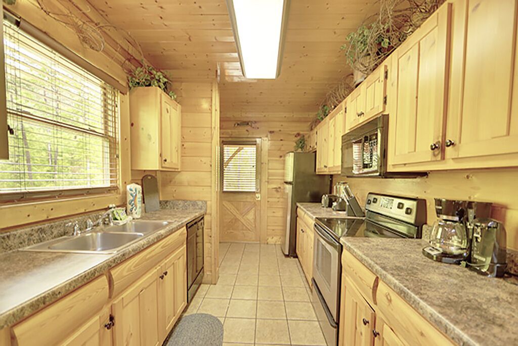 Pigeon Forge - Peaceful Retreat - 2 Bedroom - Sleeps 12