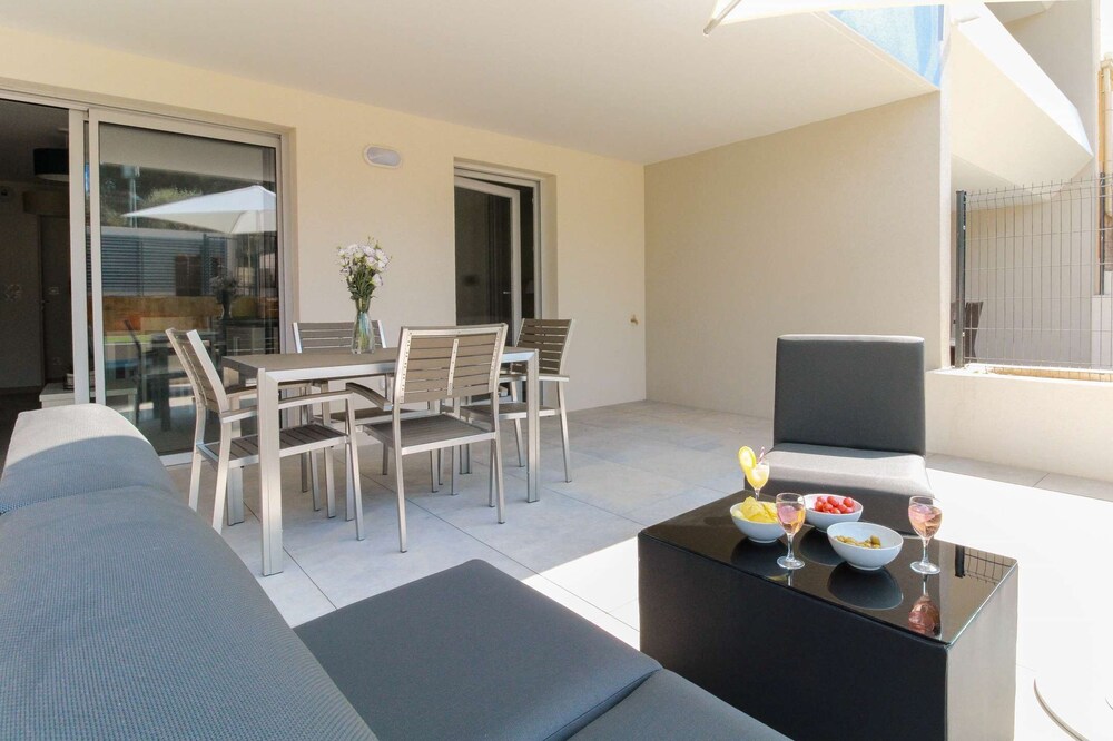 POSEIDON - 2 rooms - 32 m2 - Swimming pool and individual parking place