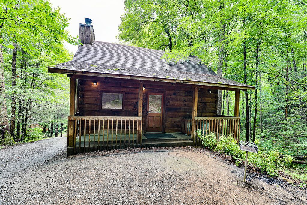 Pigeon Forge - SECLUSION Cabin - 1 Bedroom - Sleeps 2