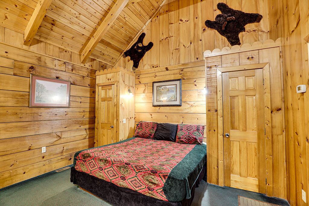 Pigeon Forge - SECLUSION Cabin - 1 Bedroom - Sleeps 2